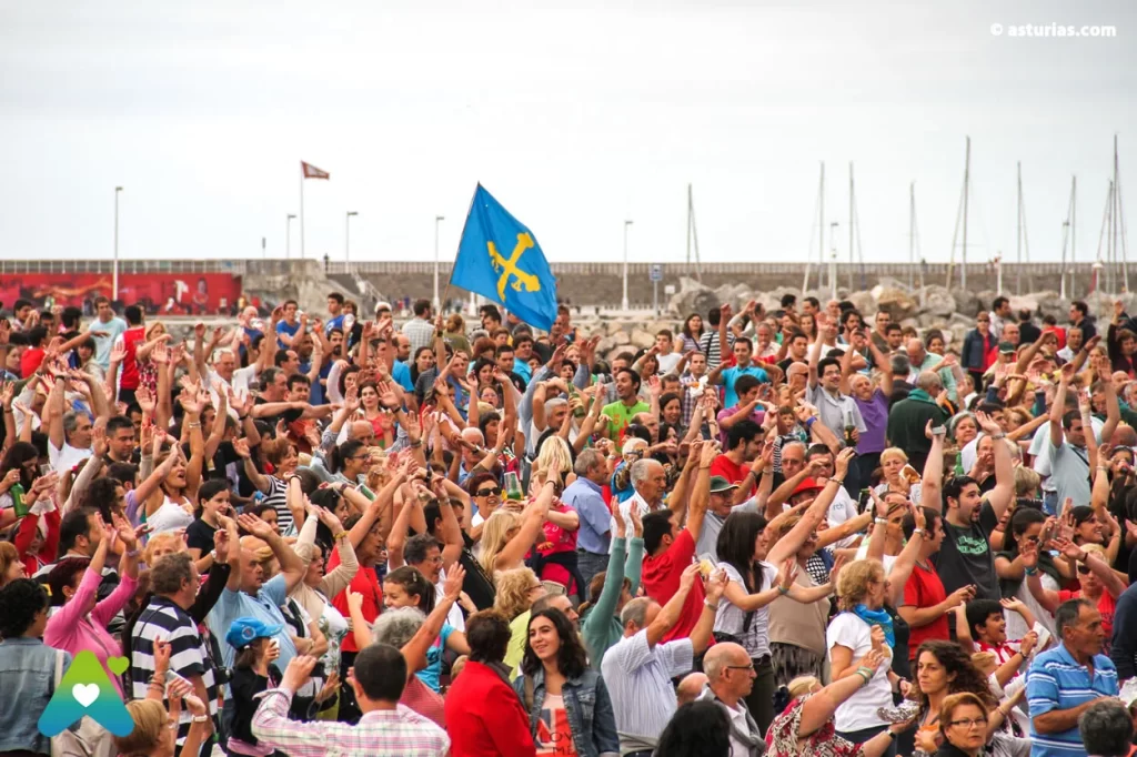 ¡Disfruta del verano en verbenas asturianas con las auténticas fiestas de prao! Sol, sidra y diversión asegurada.